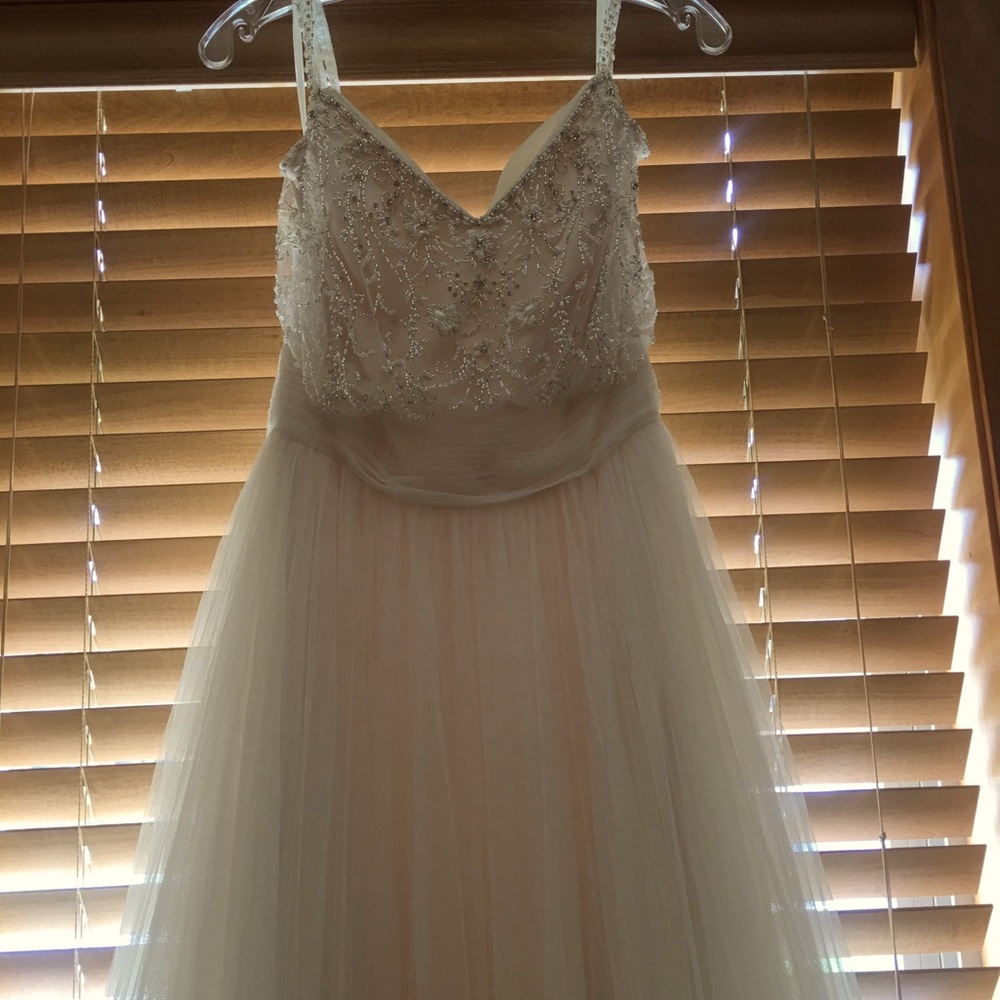Brand new Justin Alexander wedding gown
